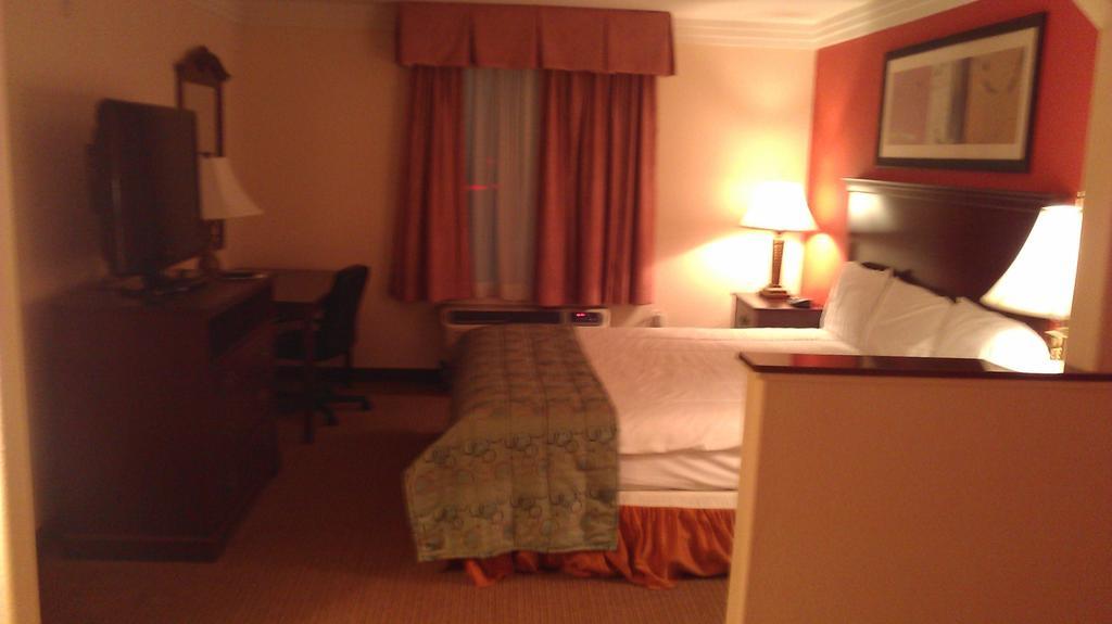 Robinson Inn And Suites מראה חיצוני תמונה