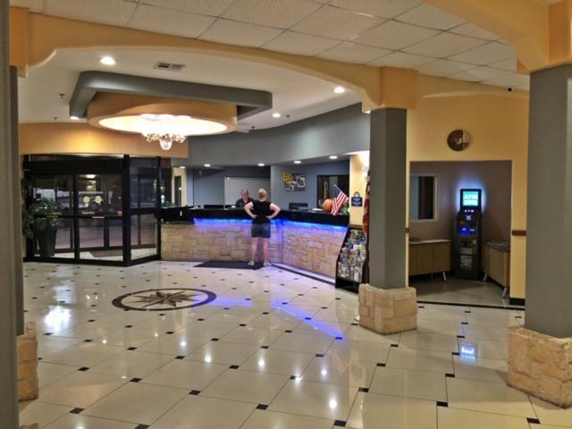 Robinson Inn And Suites מראה חיצוני תמונה